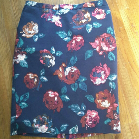 Flowered skirt size 10