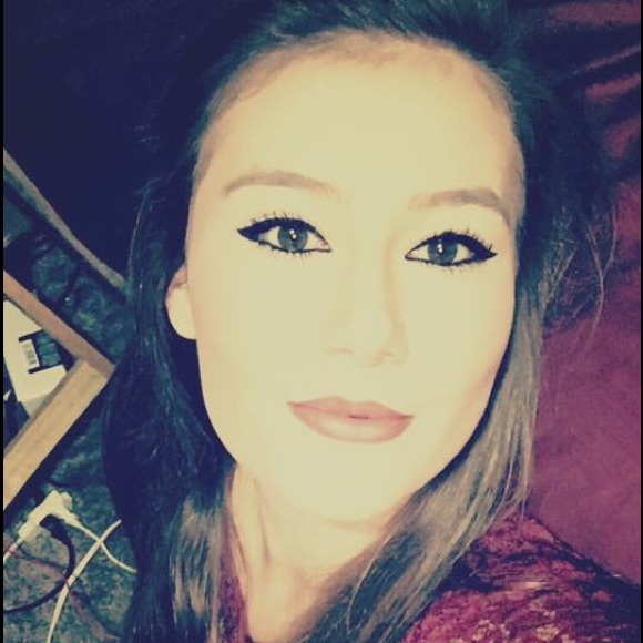 Meet your Posher, Lydia - Picture 1 of 1