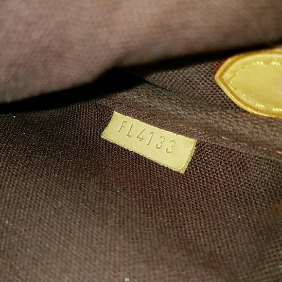 🚫SOLD🚫Authentic Louis Vuitton crossbody bag - Picture 4 of 4