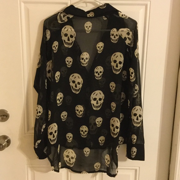 Skull blouse - Picture 3 of 3