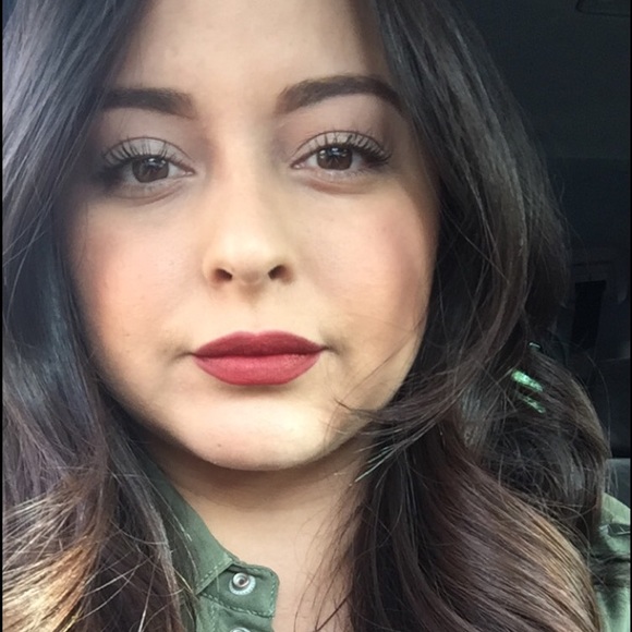 Meet your Posher, Mena