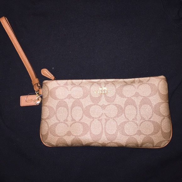 Coach PVC Wristlet💗 - Picture 1 of 4