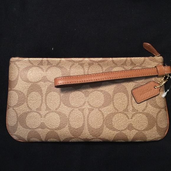 Coach PVC Wristlet💗 - Picture 2 of 4