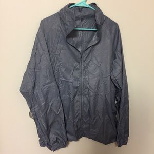Windbreaker/ rain jacket
