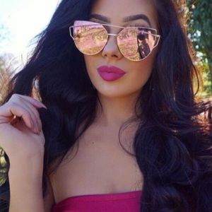 ✨NWT Rose Gold Kylie Style Sunnies✨