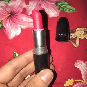 MAC Relentlessly Red Retro matte lipstick!