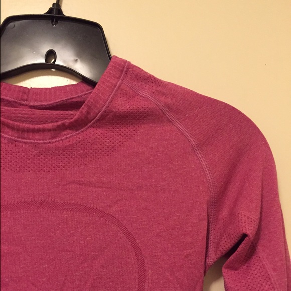 Lululemon comfy yoga running base layer top