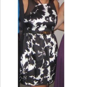 💜FINAL MARKDOWN💜Black and white floral dress.