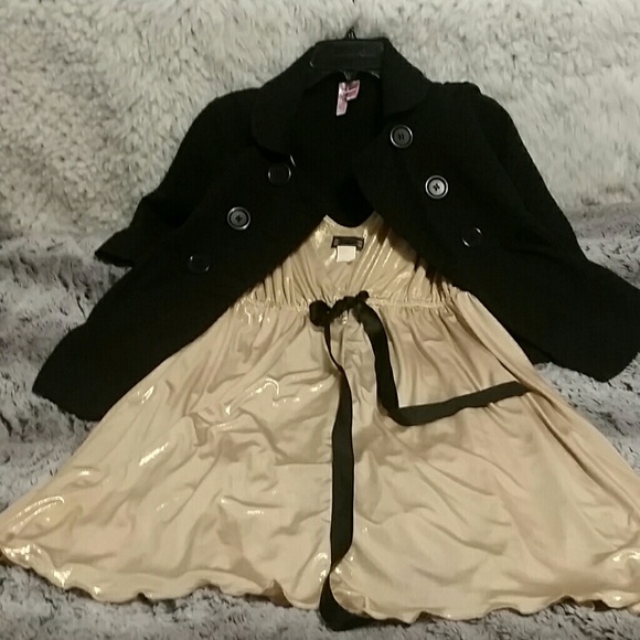 Gold dress with black bow - Picture 3 of 3