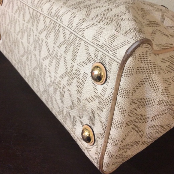 Michael Kors - Picture 2 of 4