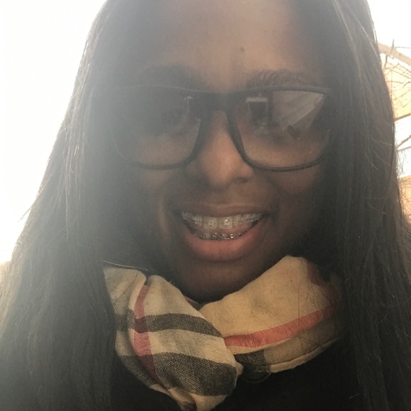 Meet your Posher, Dana