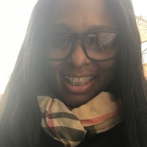 Meet your Posher, Dana