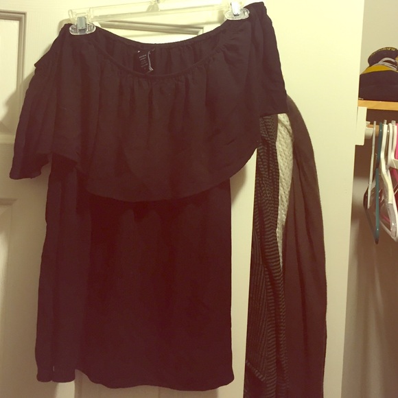 Black shoulder shirt! Loose style. Size 2 Torrid