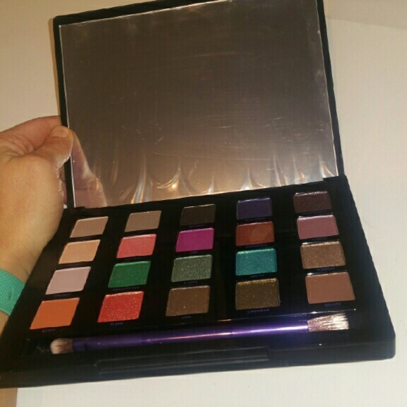 🔴SOLD🔴 VICE 4 Palette by URBAN DECAY - Picture 4 of 4