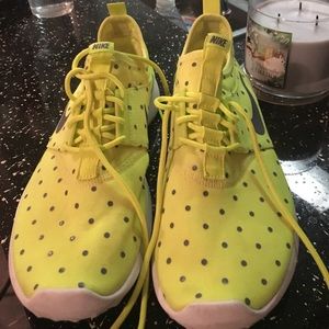 Nike yellow and gray polka dot