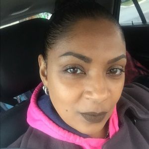 Meet your Posher, Elecia