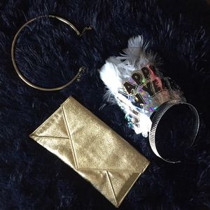 Bags - Small Gold Envelope Clutch // Holiday ✨Date purse Bags - Small Gold Envelope Clutch // Holiday ✨Date purse