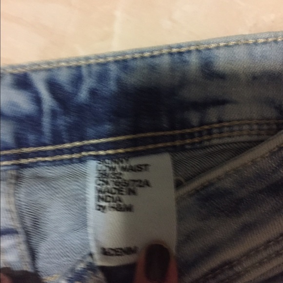 Distressed denim - Picture 3 of 3