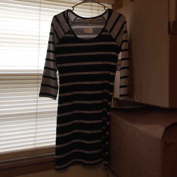 Dress - Picture 1 of 1