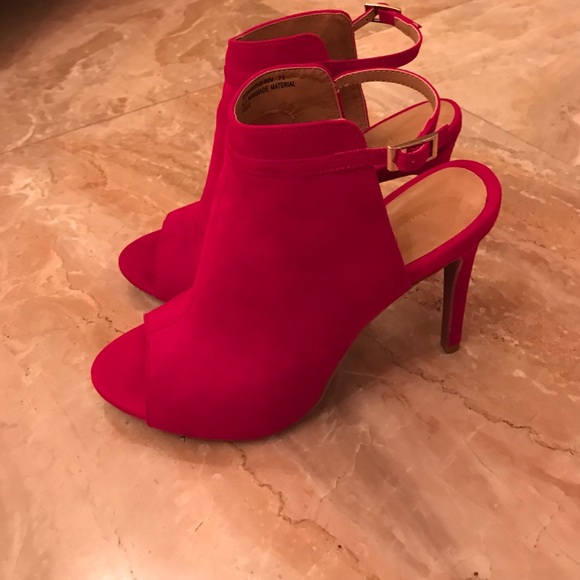 Brand new size 8 red heels.