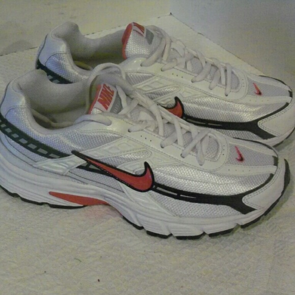 Women's Nike Compete 2 Shoes size 8.5 - Picture 1 of 4