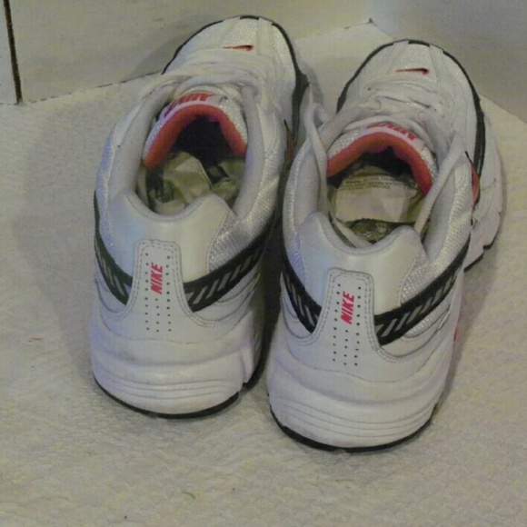 Women's Nike Compete 2 Shoes size 8.5 - Picture 3 of 4