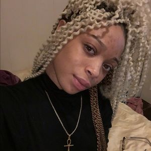 Meet your Posher, Olivia