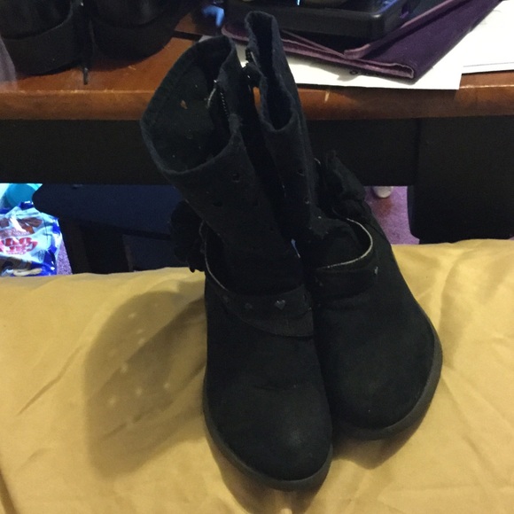Girls boots