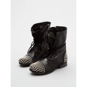 Steve Madden tarnney boots