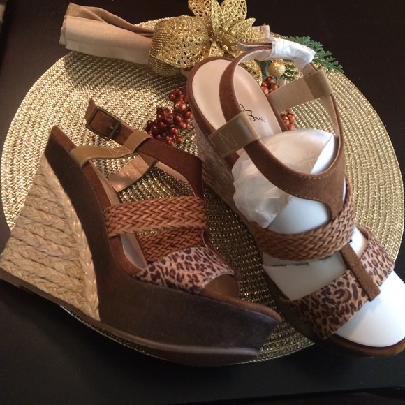 New Carlos Santana sandals size 9.