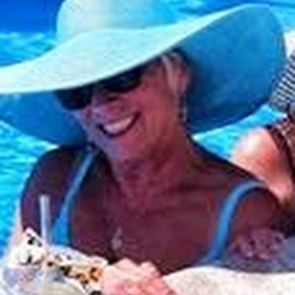 Meet your Posher, Elaine - Picture 1 of 1