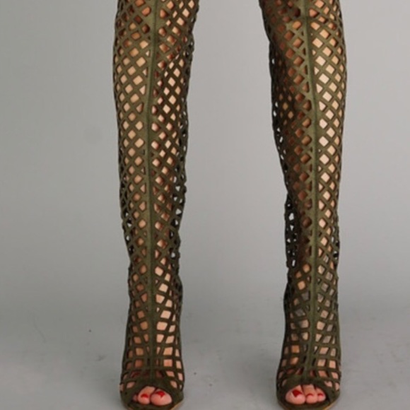 Caged boots - Picture 2 of 3