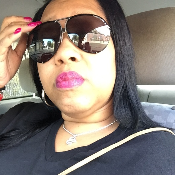 Meet your Posher, Shannon - Picture 2 of 2