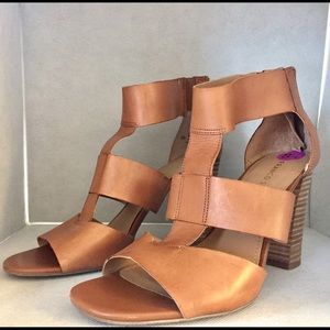 Franco Sarto Julienne Heels - Tan - size 8.5
