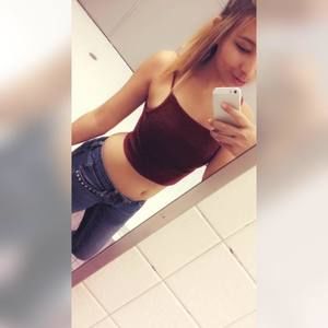 Meet your Posher, Leonor