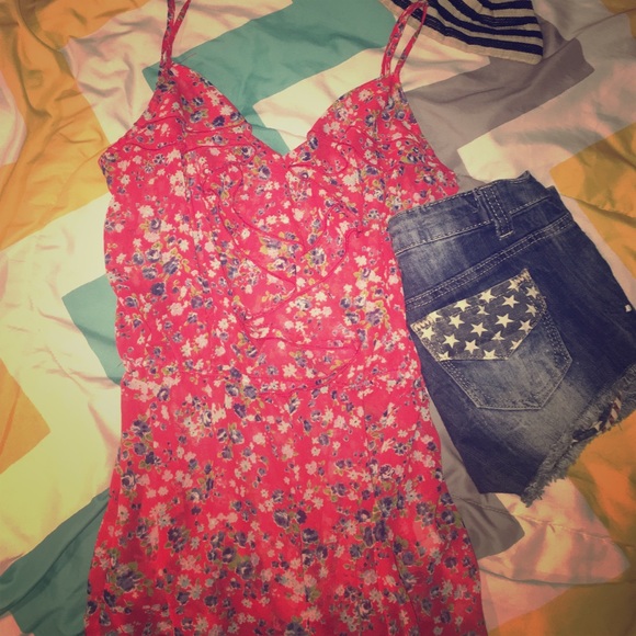 Forever 21 floral tank! Super cute 😍🌻🌷
