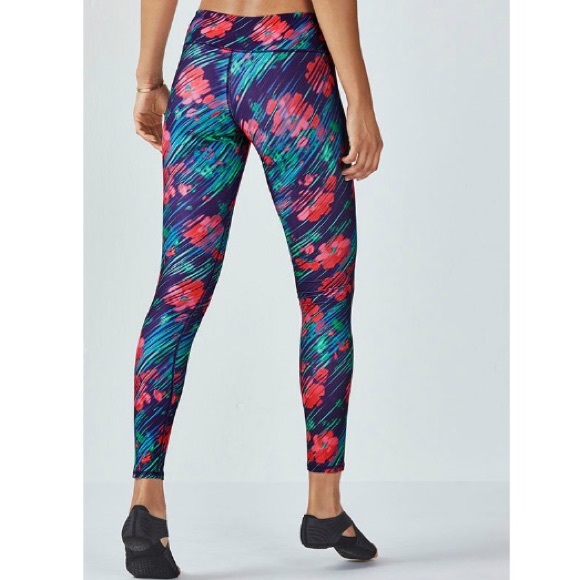 NWT💜Fabletics salar leggings💜