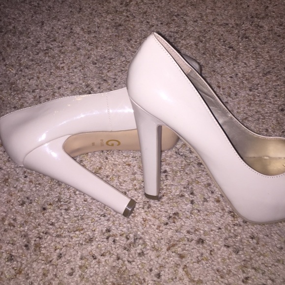 GUESS nude pumps - Picture 3 of 3