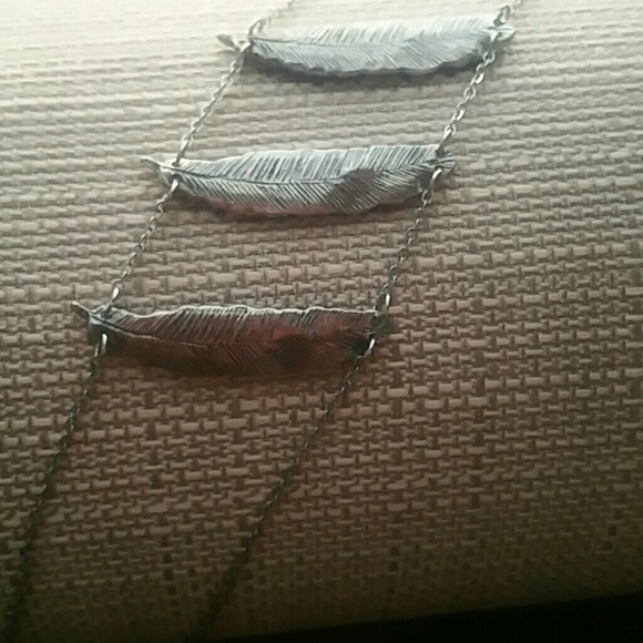 Feathers Necklace set