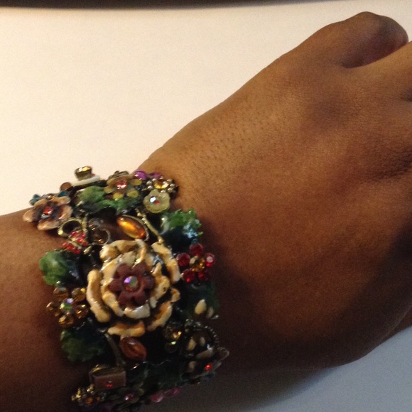 Vintage | Handpainted Floral Cuff - Picture 4 of 4
