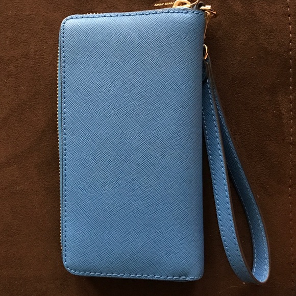 ⭐️SALE⭐️ Michael Kors Jestset Wristlet - Picture 2 of 3