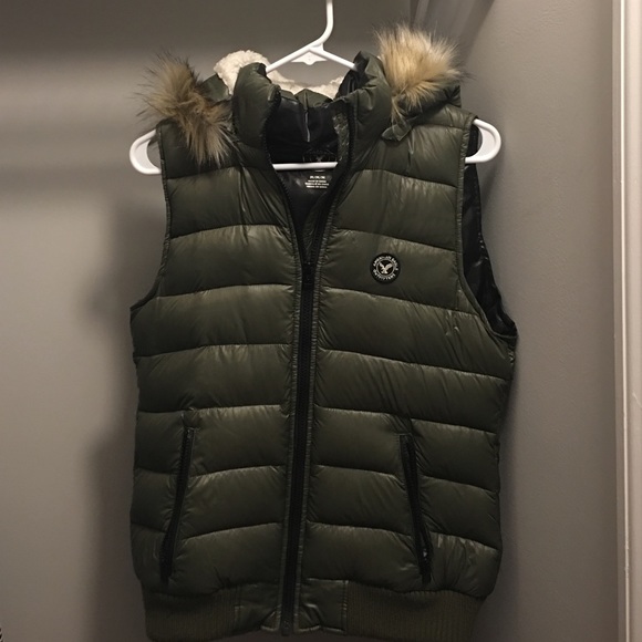 AE Puffer Vest