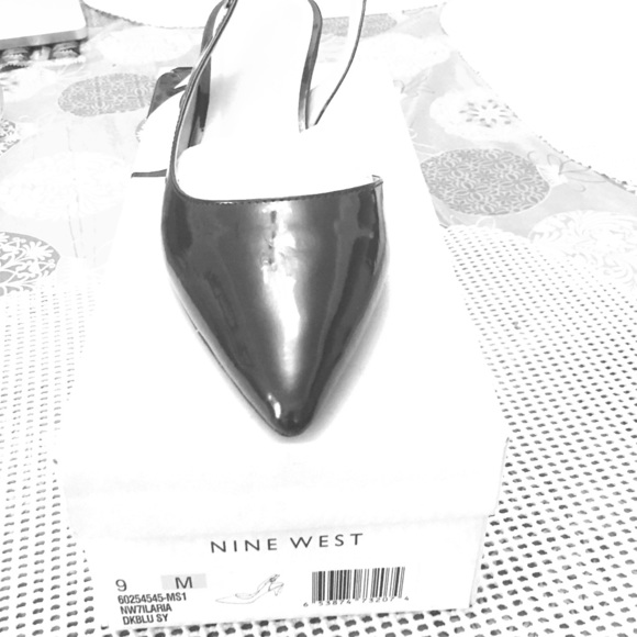 Nine West Shoes size 9 in navy blue