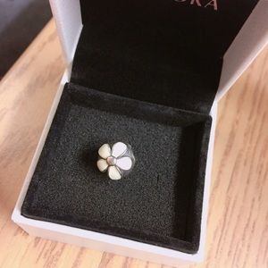 Pandora Darling Daisies White Enamel clip