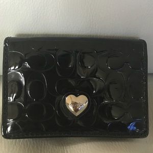 COACH NWT BLACK PATENT HEART CARD CASE