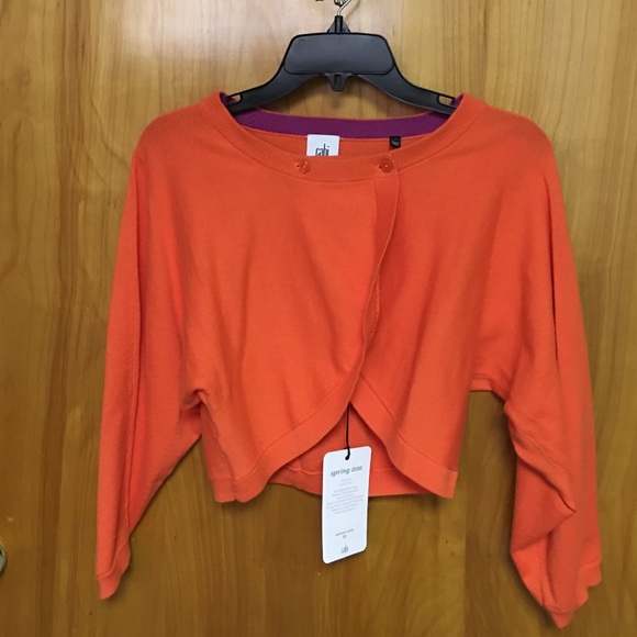 Striking cabi shrug