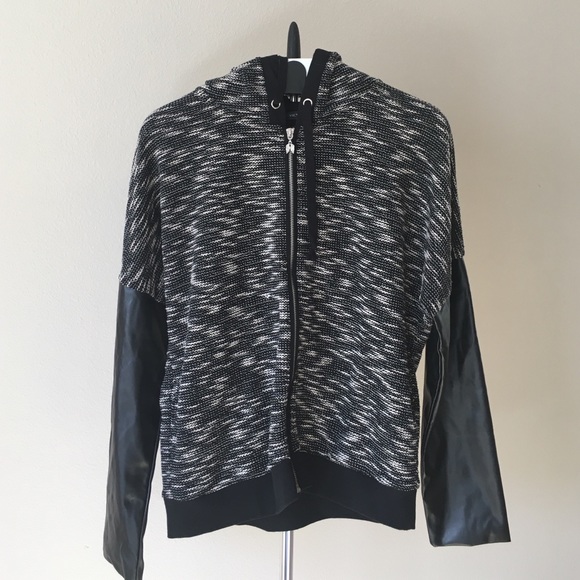 Victoria's secret jacket size M