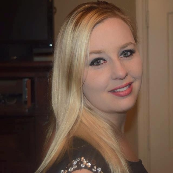 Meet your Posher, Amanda - Picture 1 of 1