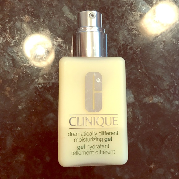 Clinique Dramatically Different Moisturizing Gel