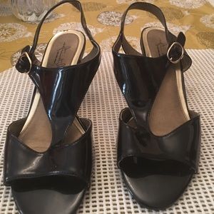 Low heel pumps